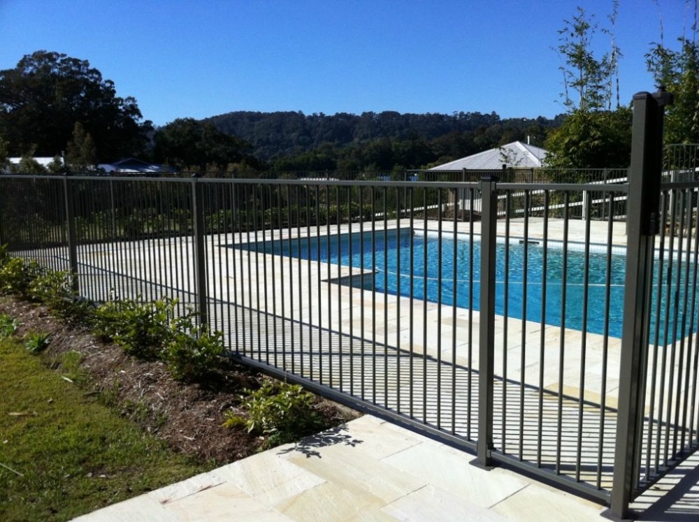 pool fence2.jpg