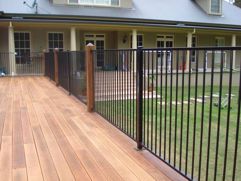 Aluminium_Pool_Fencing_Black_Flat_Top.jpg